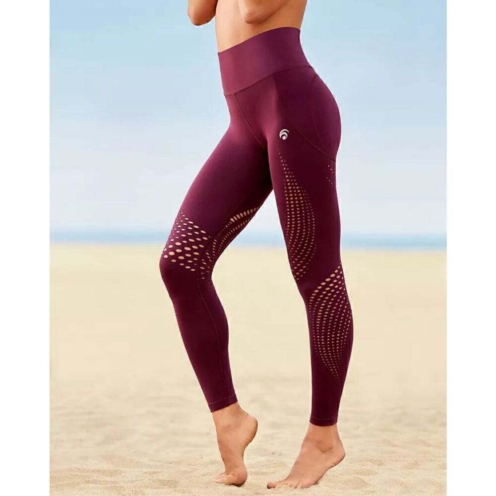 EUC Oceans Apart California Sport Leggings Yoga Pants Burgundy - Medium